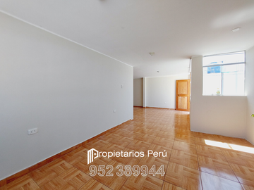 SE VENDE CASA DE 3 PISOS EN ESQUINA, FRENTE A PLAZA LA FLORESTA, CERCA A LA PLAZA PÉREZ GAMBOA, IDEAL PARA CASA FAMILIAR, NEGOCIO O DE DEPARTAMENTOS
