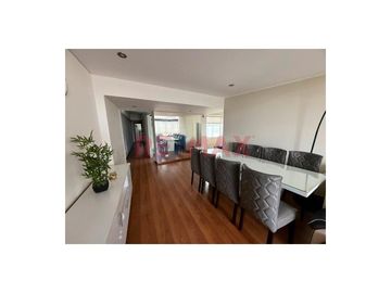 Se Vende Bonito Duplex Frente A Parque Con Jacuzzi En La Terraza, Balcon Y 2 Estacionamientos