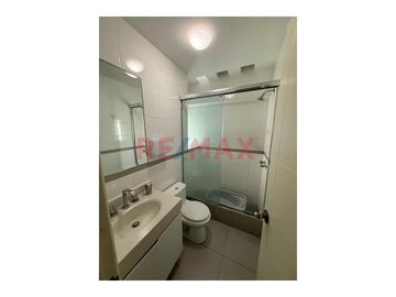Se Vende Bonito Duplex Frente A Parque Con Jacuzzi En La Terraza, Balcon Y 2 Estacionamientos