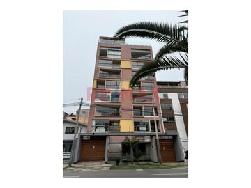 Se Vende Bonito Duplex Frente A Parque Con Jacuzzi En La Terraza, Balcon Y 2 Estacionamientos