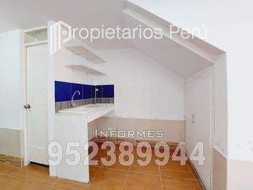 SE VENDE DEPARTAMENTO EN SEGUNDO PISO E INCLUYE LOS AIRES DE TODA LA AZOTEA, ADEMÁS DE UN AMBIENTE EN EL PRIMER PISO. UBICADO EN LA URBA. CAPLINA.