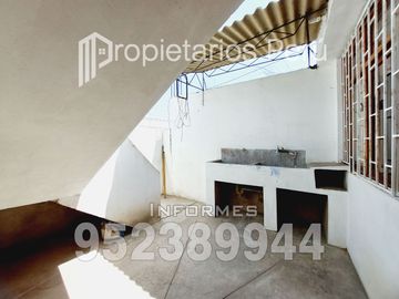 SE VENDE DEPARTAMENTO EN SEGUNDO PISO E INCLUYE LOS AIRES DE TODA LA AZOTEA, ADEMÁS DE UN AMBIENTE EN EL PRIMER PISO. UBICADO EN LA URBA. CAPLINA.