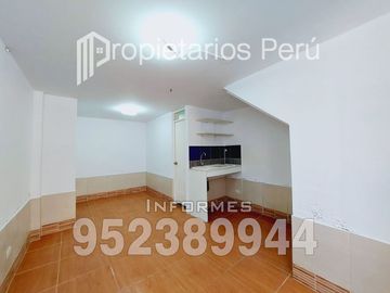 SE VENDE DEPARTAMENTO EN SEGUNDO PISO E INCLUYE LOS AIRES DE TODA LA AZOTEA, ADEMÁS DE UN AMBIENTE EN EL PRIMER PISO. UBICADO EN LA URBA. CAPLINA.
