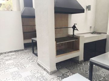 Moderno. Metro Santa Isabel. Calle Lira. Con arrendatario