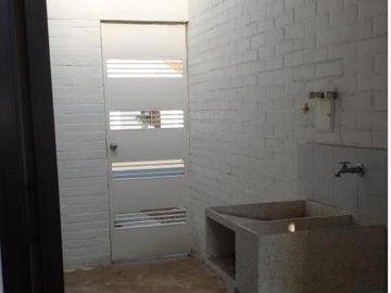 SE VENDE CASA,EL CASTILLO,JAMUNDI,AL SUR DE CALI, UN PISO