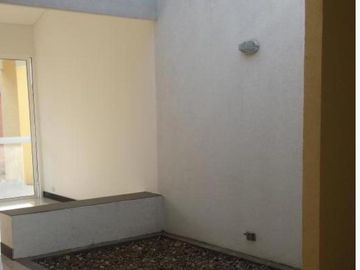 SE VENDE CASA,EL CASTILLO,JAMUNDI,AL SUR DE CALI, UN PISO