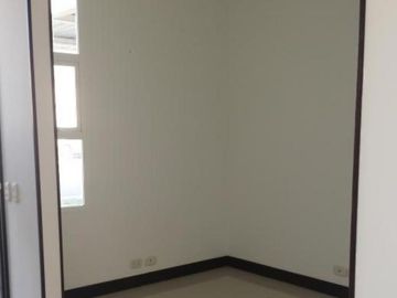 SE VENDE CASA,EL CASTILLO,JAMUNDI,AL SUR DE CALI, UN PISO