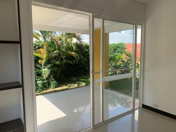 SE VENDE CASA,EL CASTILLO,JAMUNDI,AL SUR DE CALI, UN PISO