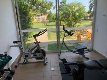SE VENDE CASA,EL CASTILLO,JAMUNDI,AL SUR DE CALI, UN PISO