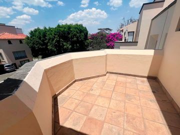 RESIDENCIA EN VENTA EN JARDINES DEL PEDREGAL EN CONDOMINIO