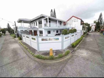 Tagaytay Corner House For sale