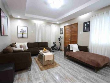 Tagaytay Corner House For sale