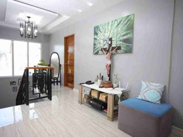 Tagaytay Corner House For sale