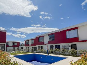 Casa por Estrenar en Conjunto Privado – Mitad del Mundo 🌎*