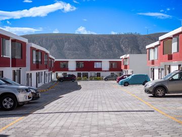 Casa por Estrenar en Conjunto Privado – Mitad del Mundo 🌎*