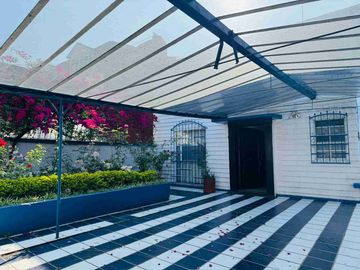 Casa  en Venta    super ubicada
