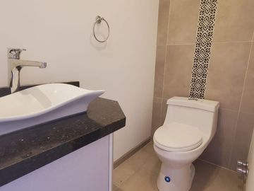 CASA NUEVA EN VENTA – SECTOR CASHAPAMBA, VALLE DE LOS CHILLOS