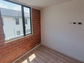 CASA NUEVA EN VENTA – SECTOR CASHAPAMBA, VALLE DE LOS CHILLOS