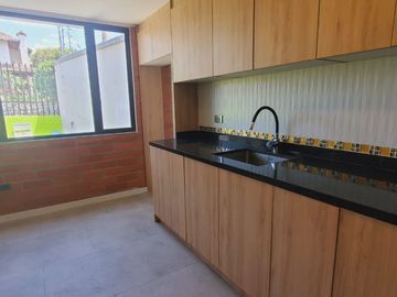CASA NUEVA EN VENTA – SECTOR CASHAPAMBA, VALLE DE LOS CHILLOS