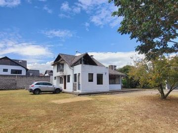 CASA INDEPENDIENTE EN VENTA  – SECTOR MIRASIERRA, VALLE DE LOS CHILLOS