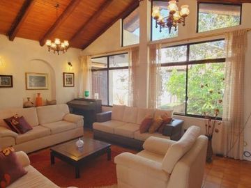 CASA INDEPENDIENTE EN VENTA  – SECTOR MIRASIERRA, VALLE DE LOS CHILLOS