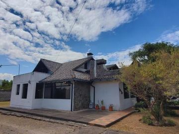 CASA INDEPENDIENTE EN VENTA  – SECTOR MIRASIERRA, VALLE DE LOS CHILLOS