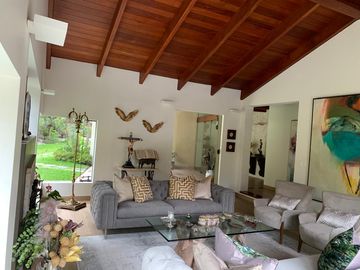 Exclusiva Casa *at 700 M²* 4dorm Condominio El Bosque, El Montículo - La Planicie
