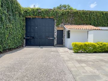 🤯 CASA EN VENTA, 4 Rec, 3 Bañ, Alberca 📍Jiutepec $3,200,000