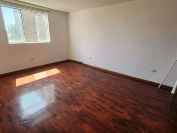 POR VIAJE - CASA 310m2 - 4DORM BIEN UBICADA xUNIFE - LA MOLINA