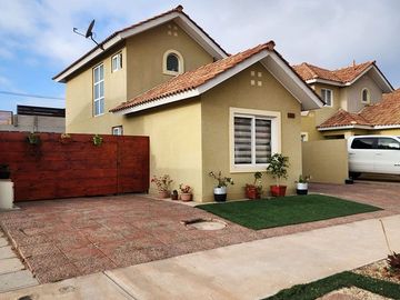 Casa en venta 3D y 2.5B, condominio Serena Oriente, La Serena
