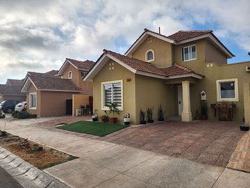 Casa en venta 3D y 2.5B, condominio Serena Oriente, La Serena