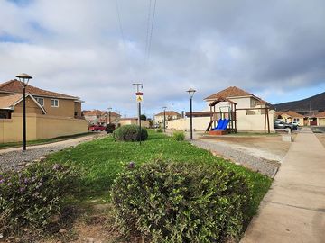 Casa en venta 3D y 2.5B, condominio Serena Oriente, La Serena