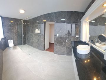 CASA EN VENTA OPORTUNIDAD, CUMBAYA, COLEGIO ALEMAN