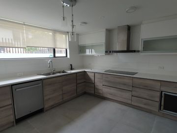 CASA EN VENTA OPORTUNIDAD, CUMBAYA, COLEGIO ALEMAN