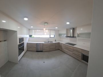 CASA EN VENTA OPORTUNIDAD, CUMBAYA, COLEGIO ALEMAN