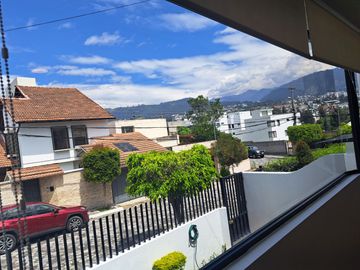 CASA EN VENTA OPORTUNIDAD, CUMBAYA, COLEGIO ALEMAN