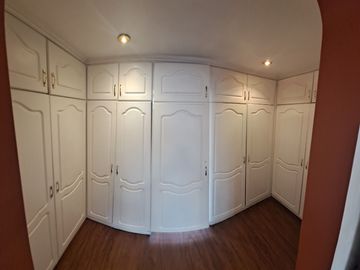 CASA EN VENTA OPORTUNIDAD, CUMBAYA, COLEGIO ALEMAN