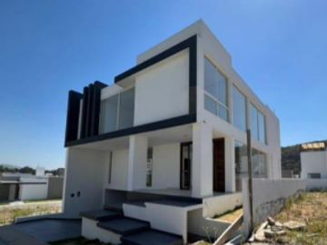 Casa en Venta en Los Robles, Zapopan con Excelente Precio.