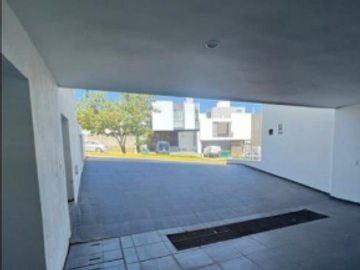 Casa en Venta en Los Robles, Zapopan con Excelente Precio.