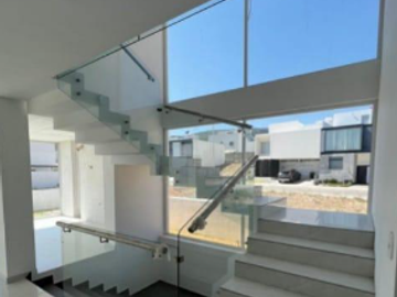 Casa en Venta en Los Robles, Zapopan con Excelente Precio.