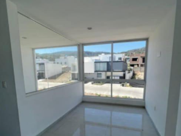 Casa en Venta en Los Robles, Zapopan con Excelente Precio.