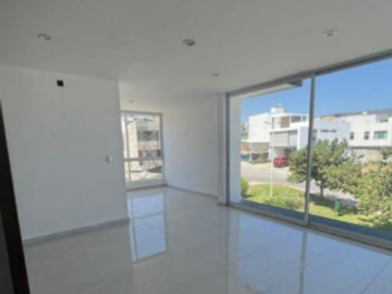 Casa en Venta en Los Robles, Zapopan con Excelente Precio.