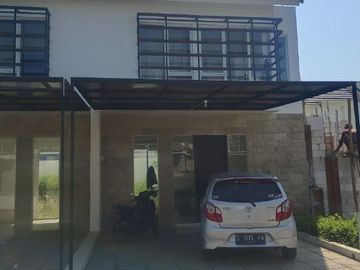 Rumah Mutiara City Sidoarjo Minimalis Carport