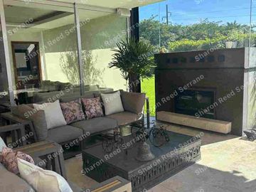 Venta moderna y amplia casa en Jardines de Jardines de  Santa Inés, Cumbaya
