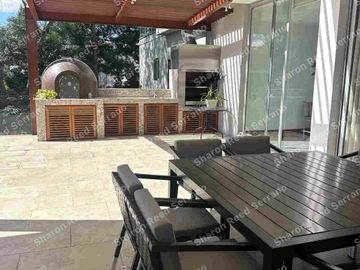 Venta moderna y amplia casa en Jardines de Jardines de  Santa Inés, Cumbaya