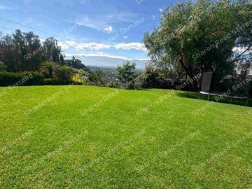 Venta moderna y amplia casa en Jardines de Jardines de  Santa Inés, Cumbaya