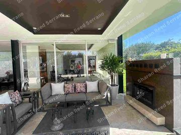 Venta moderna y amplia casa en Jardines de Jardines de  Santa Inés, Cumbaya