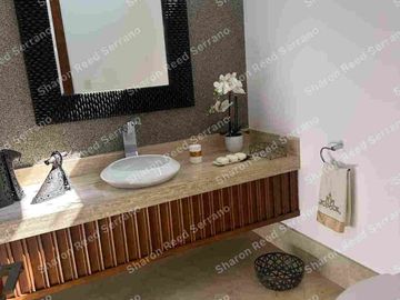 Venta moderna y amplia casa en Jardines de Jardines de  Santa Inés, Cumbaya