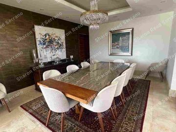 Venta moderna y amplia casa en Jardines de Jardines de  Santa Inés, Cumbaya