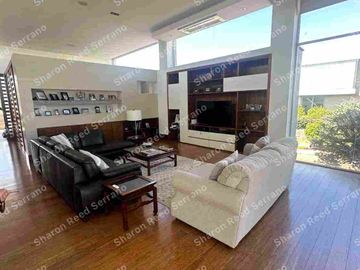 Venta moderna y amplia casa en Jardines de Jardines de  Santa Inés, Cumbaya